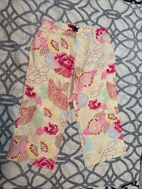 women’s Capri size 8 pants
